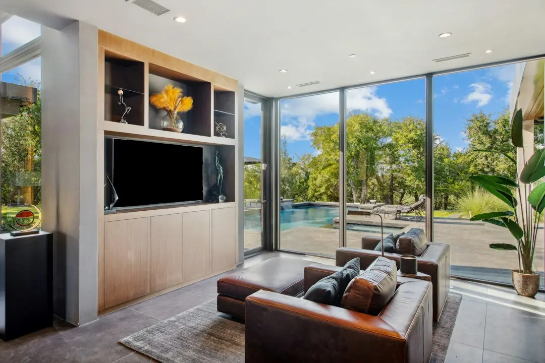 A sofa facing a television in a family living room, ready for AlwaysTivi IPTV