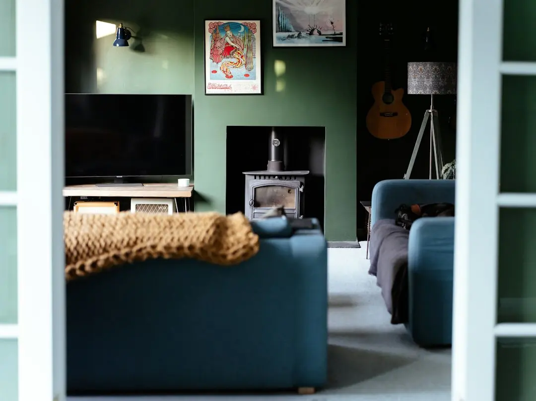 A cosy living room with a television in the evening, the kind of screen AlwaysTivi streams to over the internet